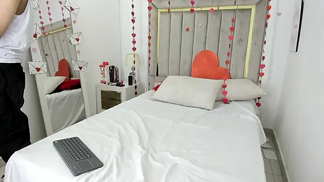 julian xx online show from 02.13.26