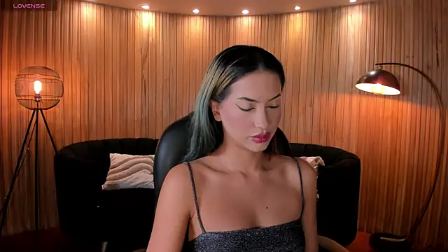 Snapshot of KayraLanne chatting on 05.19.26 KayraLanne online show from 05.19.26