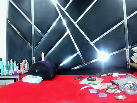 Snapshot of LauraScarlet chatting on 03.02.26 LauraScarlet online show from 03.02.26