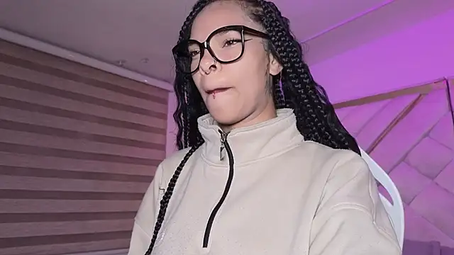 mia gatesvg online show from 02.22.26