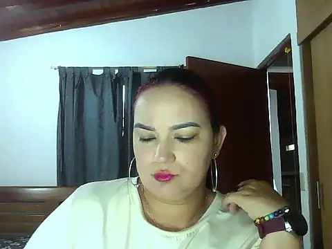 Snapshot of Roja_tentacion chatting on 05.13.26 Roja tentacion online show from 05.13.26