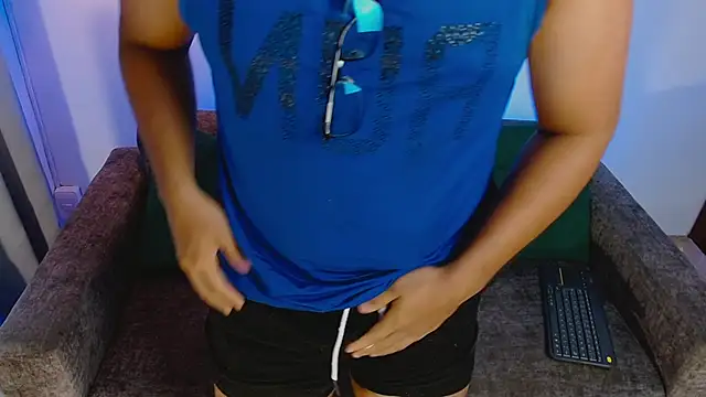 Snapshot of NikoSantoss chatting on 01.06.26 NikoSantoss online show from 01.06.26