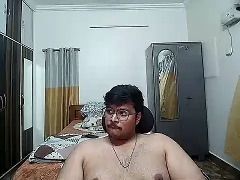 Snapshot of maxi23932 chatting on 05.13.26 maxi23932 online show from 05.13.26