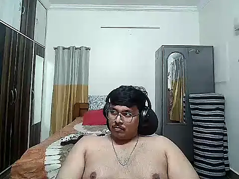 Snapshot of maxi23932 chatting on 05.17.26 maxi23932 online show from 05.17.26