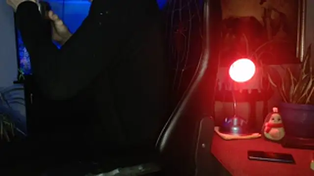 Snapshot of EspanolVato chatting on 04.13.26 EspanolVato online show from 04.13.26