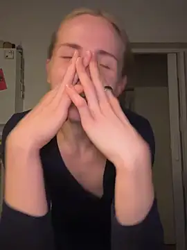 Sunny Eve online show from 04.04.26