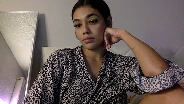 layla223 online show from 01.08.26