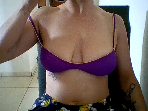 Snapshot of sue_safads chatting on 01.18.26 sue safads online show from 01.18.26