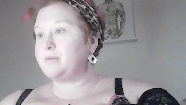 Snapshot of BustyRedxx chatting on 03.02.26 BustyRedxx online show from 03.02.26