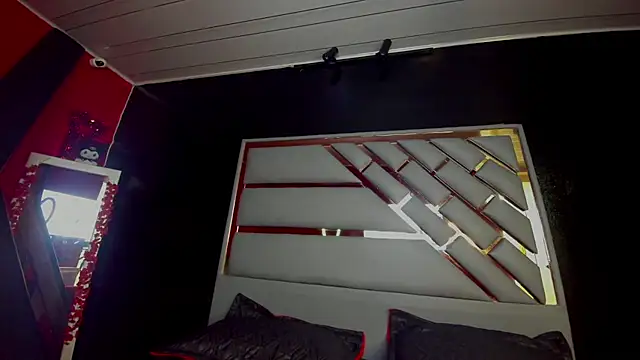 Clarita Hill online show from 03.04.26