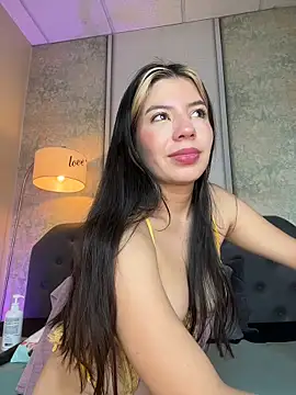 Snapshot of ShyDesireXXX chatting on 06.08.26 ShyDesireXXX online show from 06.08.26
