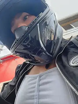 TaylorrHill online show from 04.10.26