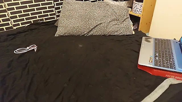 Spatgirl online show from 02.12.26