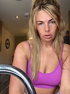 Snapshot of Scarlett_the_girlnextdoor chatting on 05.19.26 Scarlett the girlnextdoor online show from 05.19.26