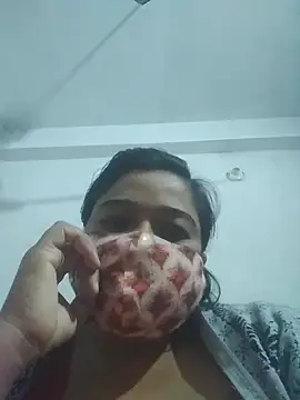 Snapshot of momo_loves chatting on 01.17.26 momo loves online show from 01.17.26