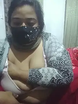 Snapshot of momo_loves chatting on 02.04.26 momo loves online show from 02.04.26