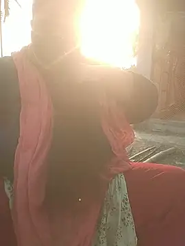 Snapshot of momo_loves chatting on 02.08.26 momo loves online show from 02.08.26