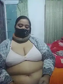 Snapshot of momo_loves chatting on 02.09.26 momo loves online show from 02.09.26