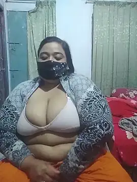 Snapshot of momo_loves chatting on 02.11.26 momo loves online show from 02.11.26