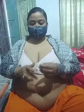 Snapshot of momo_loves chatting on 02.16.26 momo loves online show from 02.16.26