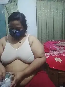 Snapshot of momo_loves chatting on 02.21.26 momo loves online show from 02.21.26