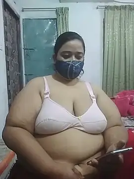 Snapshot of momo_loves chatting on 02.27.26 momo loves online show from 02.27.26