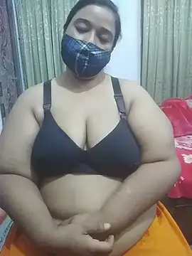 Snapshot of momo_loves chatting on 03.06.26 momo loves online show from 03.06.26