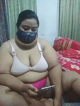 Snapshot of momo_loves chatting on 03.11.26 momo loves online show from 03.11.26