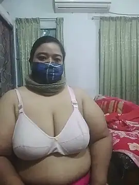 Snapshot of momo_loves chatting on 03.13.26 momo loves online show from 03.13.26