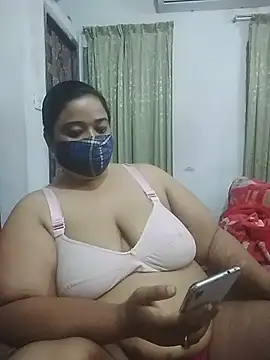 Snapshot of momo_loves chatting on 03.14.26 momo loves online show from 03.14.26