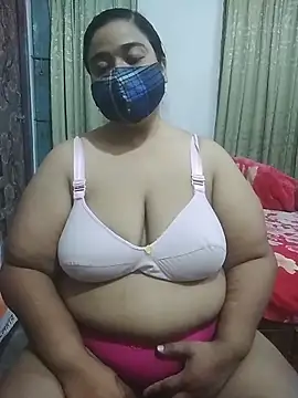 Snapshot of momo_loves chatting on 03.17.26 momo loves online show from 03.17.26