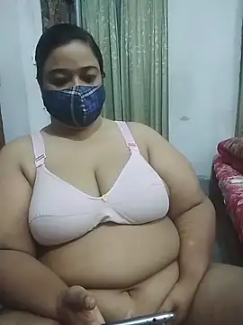 Snapshot of momo_loves chatting on 04.01.26 momo loves online show from 04.01.26