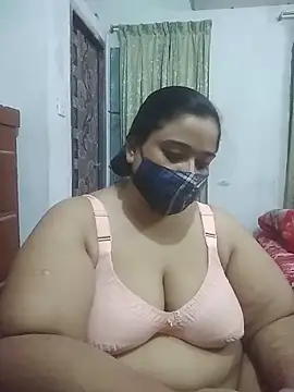 Snapshot of momo_loves chatting on 04.03.26 momo loves online show from 04.03.26