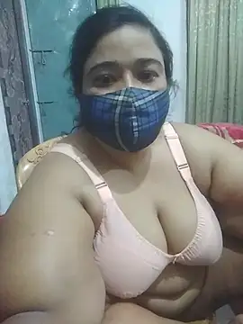 Snapshot of momo_loves chatting on 04.04.26 momo loves online show from 04.04.26