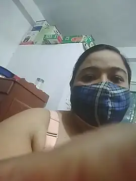 Snapshot of momo_loves chatting on 04.06.26 momo loves online show from 04.06.26