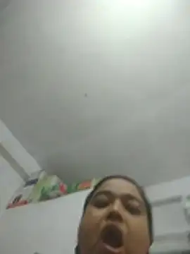 Snapshot of momo_loves chatting on 04.07.26 momo loves online show from 04.07.26