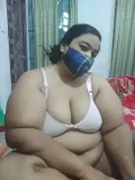 Snapshot of momo_loves chatting on 04.07.26 momo loves online show from 04.07.26