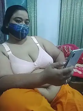 Snapshot of momo_loves chatting on 04.08.26 momo loves online show from 04.08.26