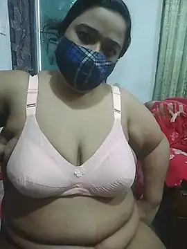 Snapshot of momo_loves chatting on 04.09.26 momo loves online show from 04.09.26