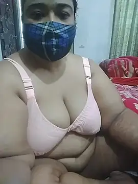 Snapshot of momo_loves chatting on 04.09.26 momo loves online show from 04.09.26