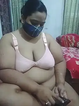 Snapshot of momo_loves chatting on 04.11.26 momo loves online show from 04.11.26