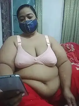 Snapshot of momo_loves chatting on 04.12.26 momo loves online show from 04.12.26