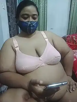 Snapshot of momo_loves chatting on 04.15.26 momo loves online show from 04.15.26