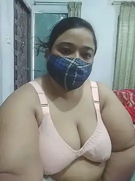 Snapshot of momo_loves chatting on 04.16.26 momo loves online show from 04.16.26