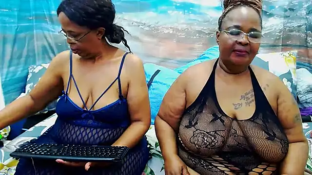 Snapshot of SEXY_MATURExx chatting on 06.30.26 SEXY MATURExx online show from 06.30.26