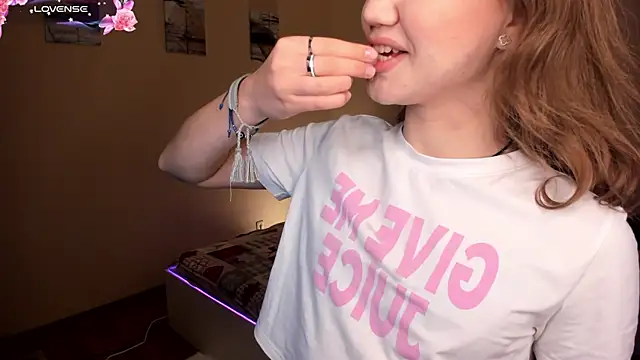 Snapshot of SweetNova_ chatting on 01.09.26 SweetNova online show from 01.09.26