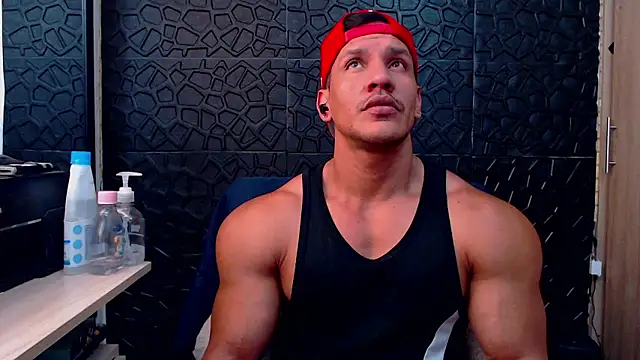 Snapshot of viktor_herrera chatting on 01.14.26 viktor herrera online show from 01.14.26