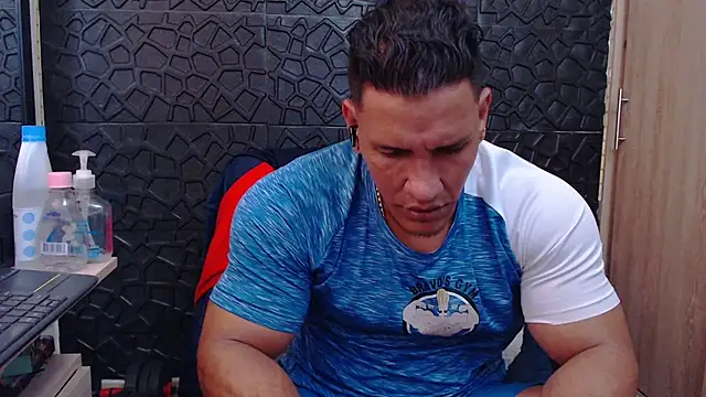 Snapshot of viktor_herrera chatting on 02.03.26 viktor herrera online show from 02.03.26