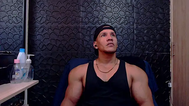 Snapshot of viktor_herrera chatting on 02.13.26 viktor herrera online show from 02.13.26