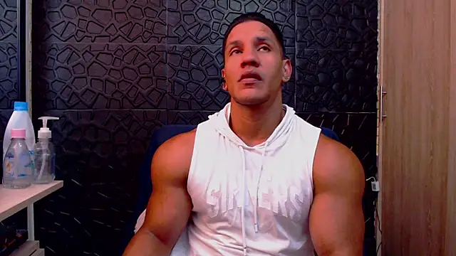 Snapshot of viktor_herrera chatting on 02.16.26 viktor herrera online show from 02.16.26